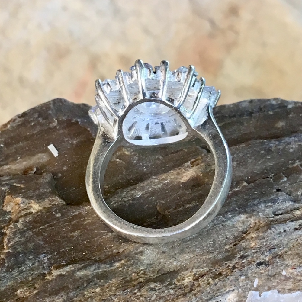 NEW faceted white topaz cocktail ring - Picture 3 of 7
